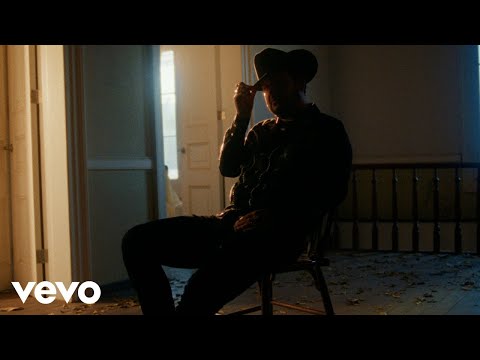 Eden Muñoz - Lejos Estamos Mejor (Video Oficial)