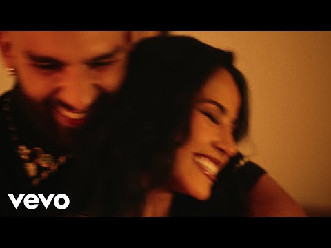 Becky G, Manuel Turizo - QUE HACES (Official Video)