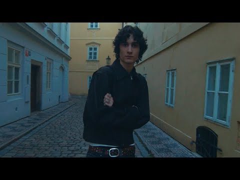 sombr - we never dated (official lyric video)