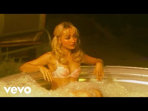 Sabrina Carpenter - Manchild (Behind The Scenes)