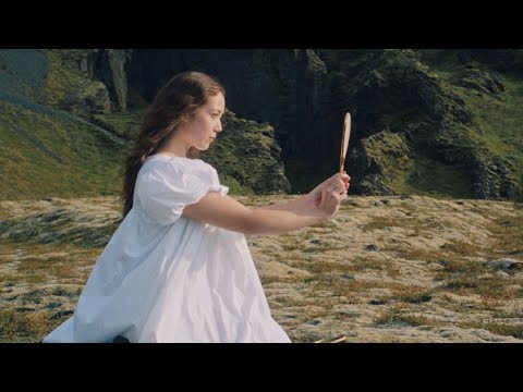 Laufey - Snow White (Official Music Video)